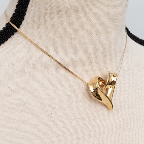 14K yellow gold heart ribbon slide pendant quality quiet luxury timeless classic - Picture 4 of 12